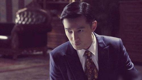 胡歌吃瓜追剧,追剧生活趣味十足