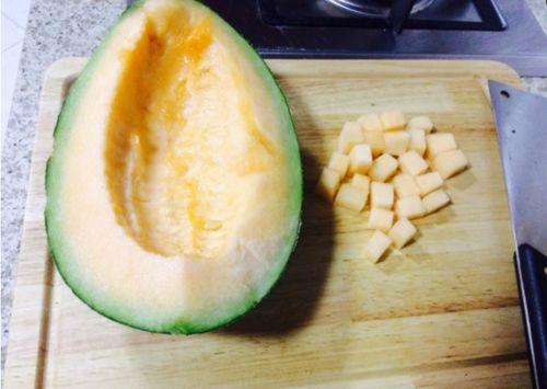 吃哈密瓜可以吃炸鸡吗,健康搭配的美食探索