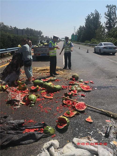吃瓜遇到爆胎场面,吃瓜偶遇爆胎现场，紧急应对记实