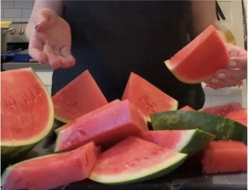 吃瓜在国外,揭秘国际社交圈中的热门话题