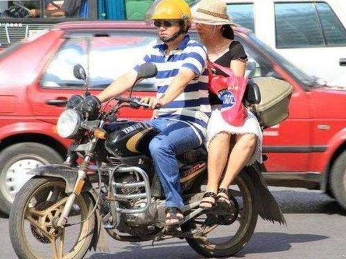 机车少女在线吃瓜反差,在线吃瓜背后的反差魅力