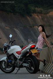 机车少女在线吃瓜反差,在线吃瓜背后的反差魅力