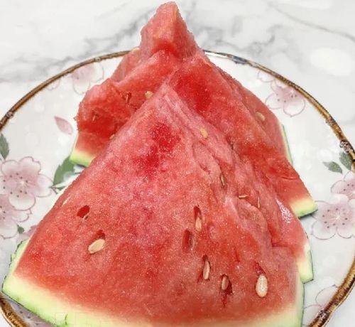 北京朝阳大妈吃瓜