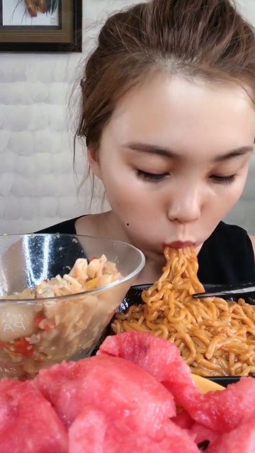 吃瓜火鸡面,揭秘吃瓜火鸡面的独特魅力