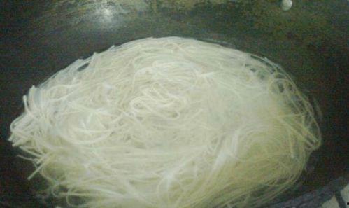 冷水面吃瓜,冷水面吃瓜，尽享夏日风情