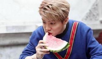 吃瓜鹿晗图片,萌态十足，网友直呼可爱到爆