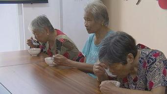 阿姨吃瓜事件,一场引发网友热议的街头奇观